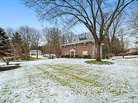 2nd image of 11 Orchard Cir