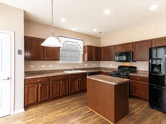 3rd image of 817 Woodland Dr
