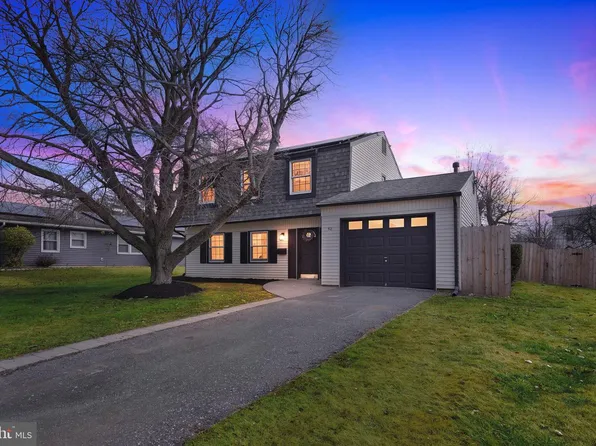 52 Twisting Ln, Willingboro, NJ 08046