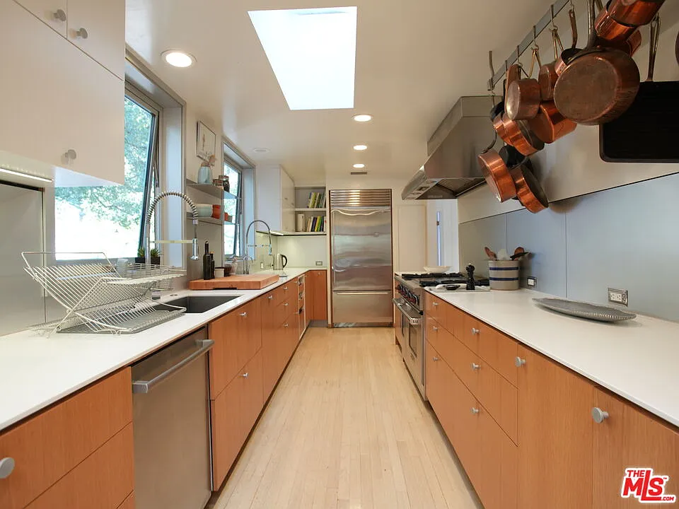 3 bed, 2.0 bath, 2090 sqft, $10,500 — Photo 1