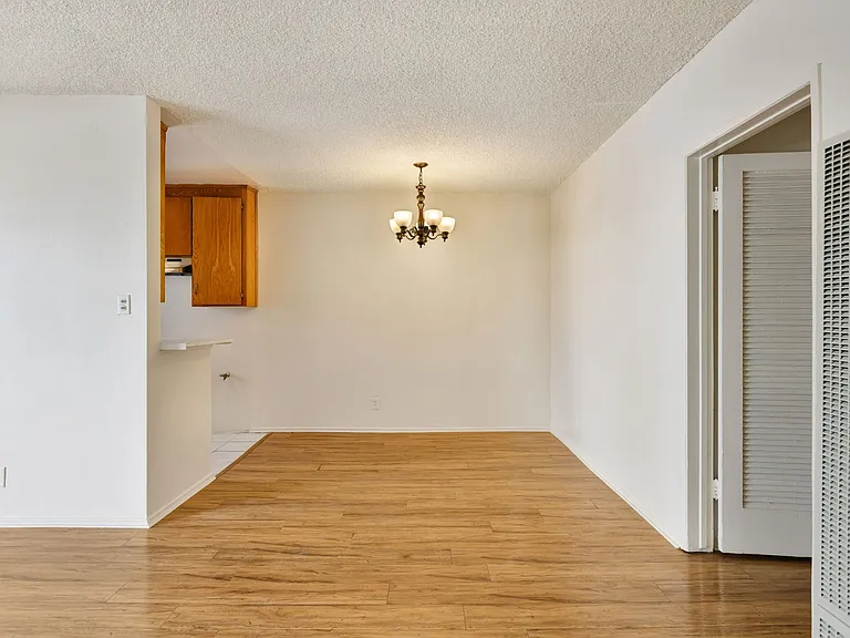 4522 Saint Charles Pl #8 — Photo 3