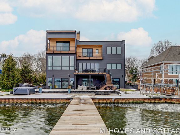 3rd image of 1819 S Shore Dr