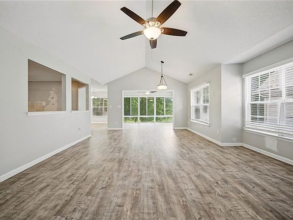 3rd image of 602 Sawgrass Ln #6