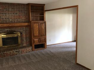 906 Bull Run Ct, Liberty, MO 64068