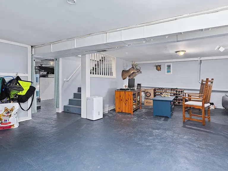 1002 Shakespeare Ave — Photo 2