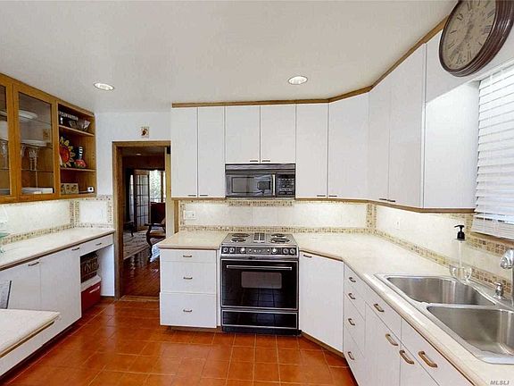 5th image of 86 E 23rd St