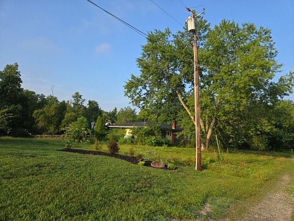 3rd image of 10384 Alexandria Pike