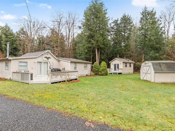22 Rachel St, Bernhards Bay, NY 13028