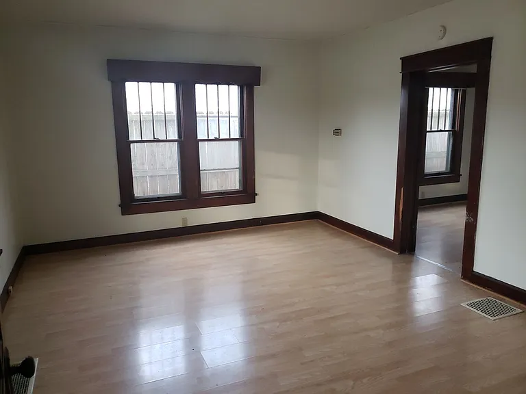 1005 S Walnut St — Photo 8