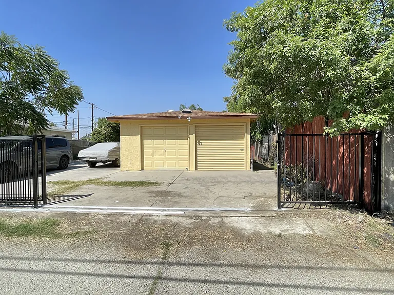 820 E C St — Photo 15