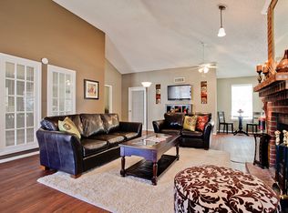 400 SW Gordon St #207, Burleson, TX 76028