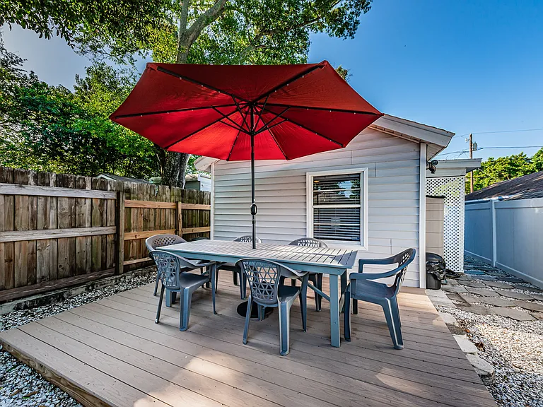 918 Hawkins St — Photo 30