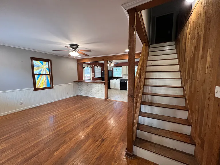 221 Henderson St — Photo 6