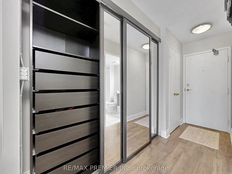 95 Prince Arthur Ave #Penthouse 824 — Photo 11