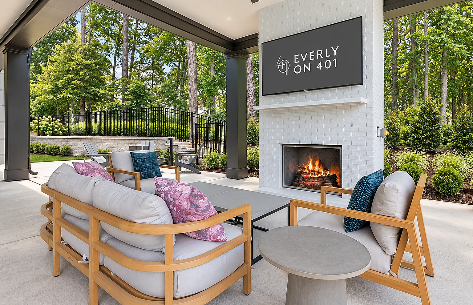 Everly on 401 — Photo 2