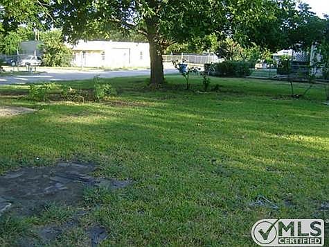 4th image of 310 Emma Jane St