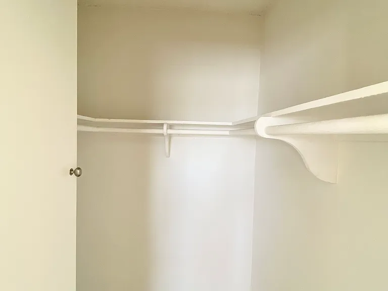 1905 S Oxford Ave #14 — Photo 11