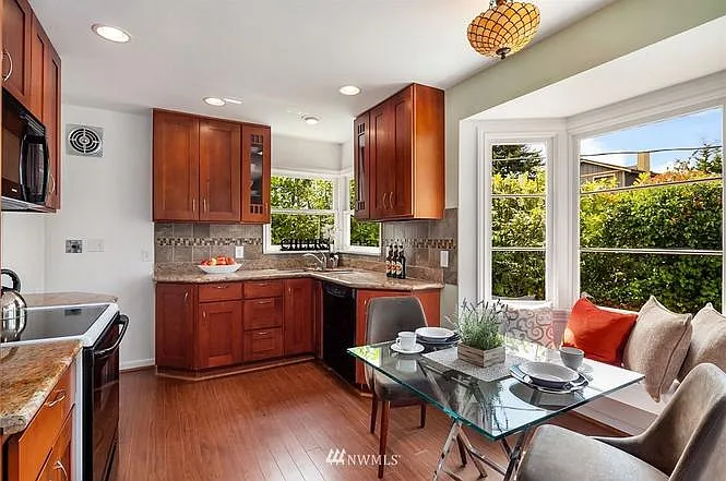 3202 42nd Ave SW — Photo 4