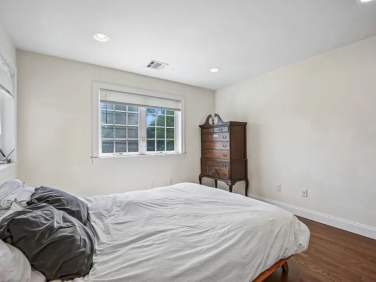 39 Grove St #B — Photo 14
