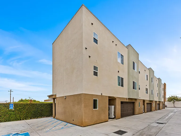 1029 S Montebello Blvd — Photo 68
