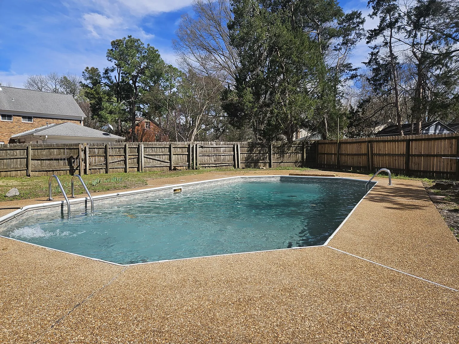 6 bed, 2800 sqft, $9,899 — Photo 1