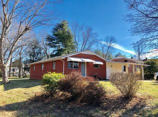 1036 11th St NE, Hickory, NC 28601