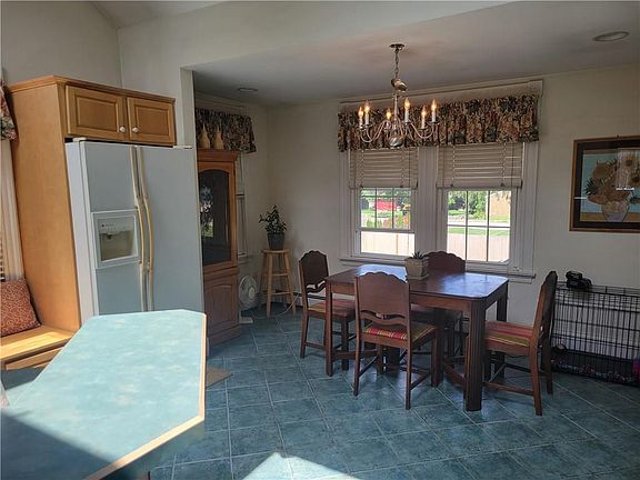 3rd image of 392-390 Bradford Rd