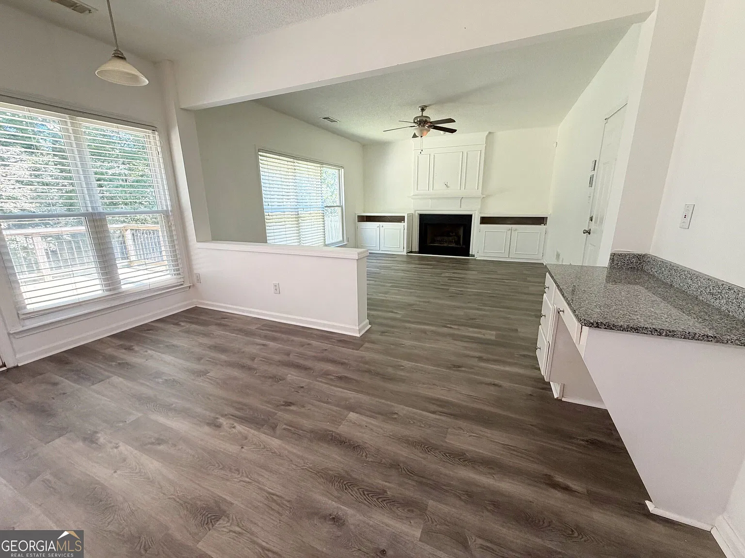 4 bed, 2.5 bath, 2190 sqft, $2,400 — Photo 4