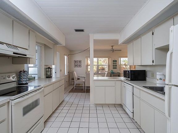 5th image of 1070 Gulf Blvd