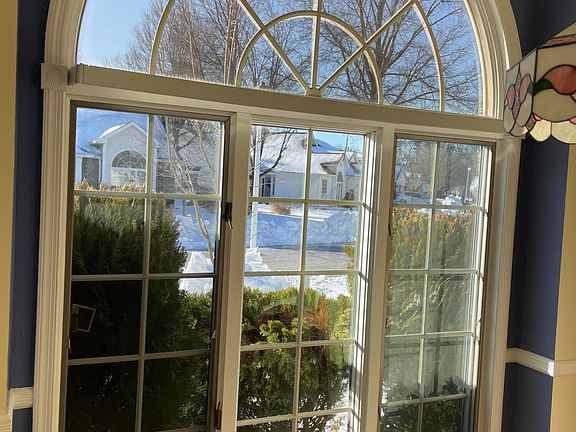 3rd image of 1586 Crimson Road