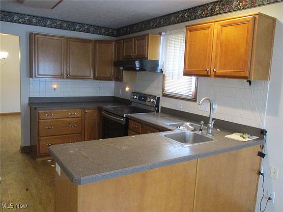 2nd image of 1375 Golden Ln