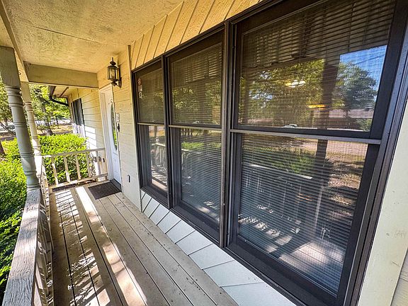3rd image of 16 Iroquois Dr