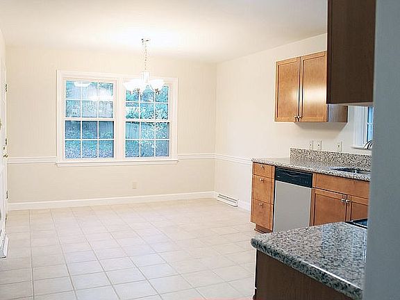 4th image of 1200 Retreat Ln