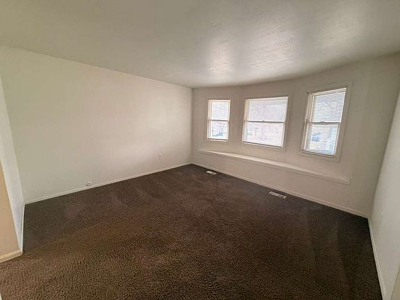 2nd image of 804 Lorain St #2