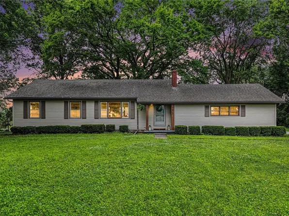 7503 Harry S Truman Dr, Grandview, MO 64030