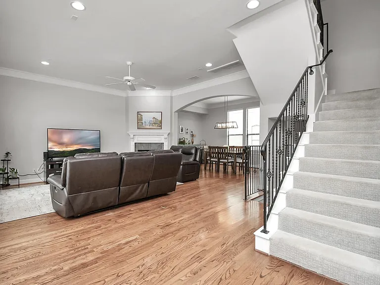 5443 Kansas St — Photo 16
