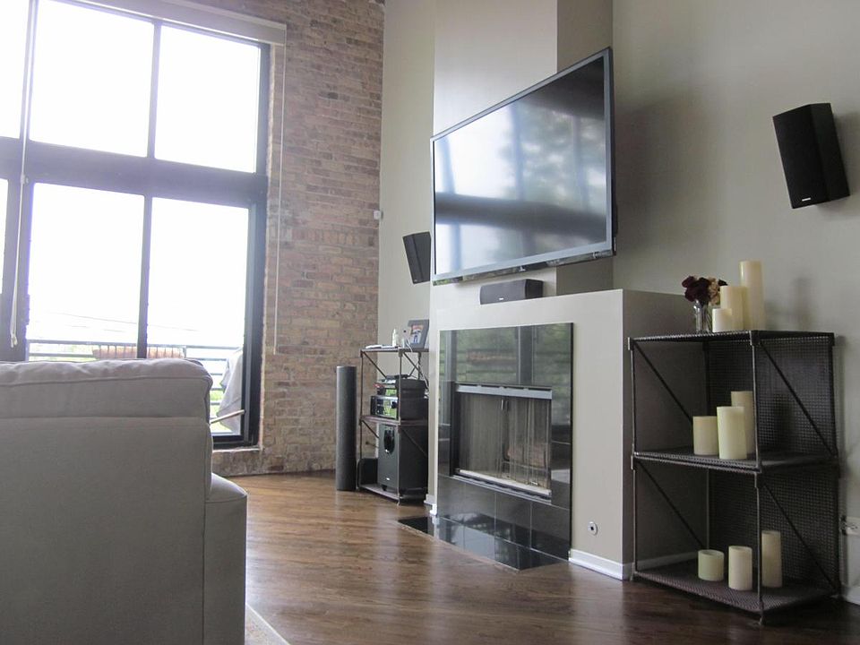 1st image of 2620 N Clybourn Ave