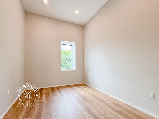 Rented by MySpaceNYC | media 6