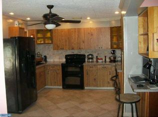 26 Incurve Rd, Levittown, PA 19057