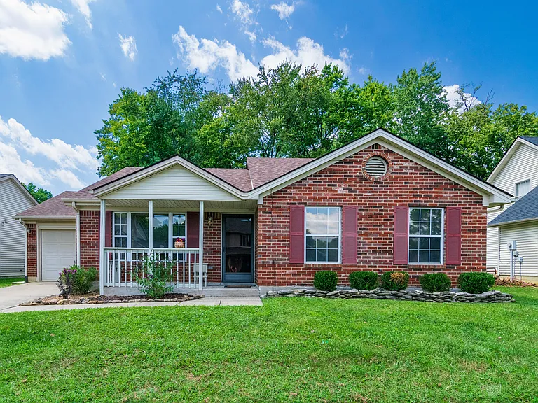 2240 Kenwood Dr — Photo 1