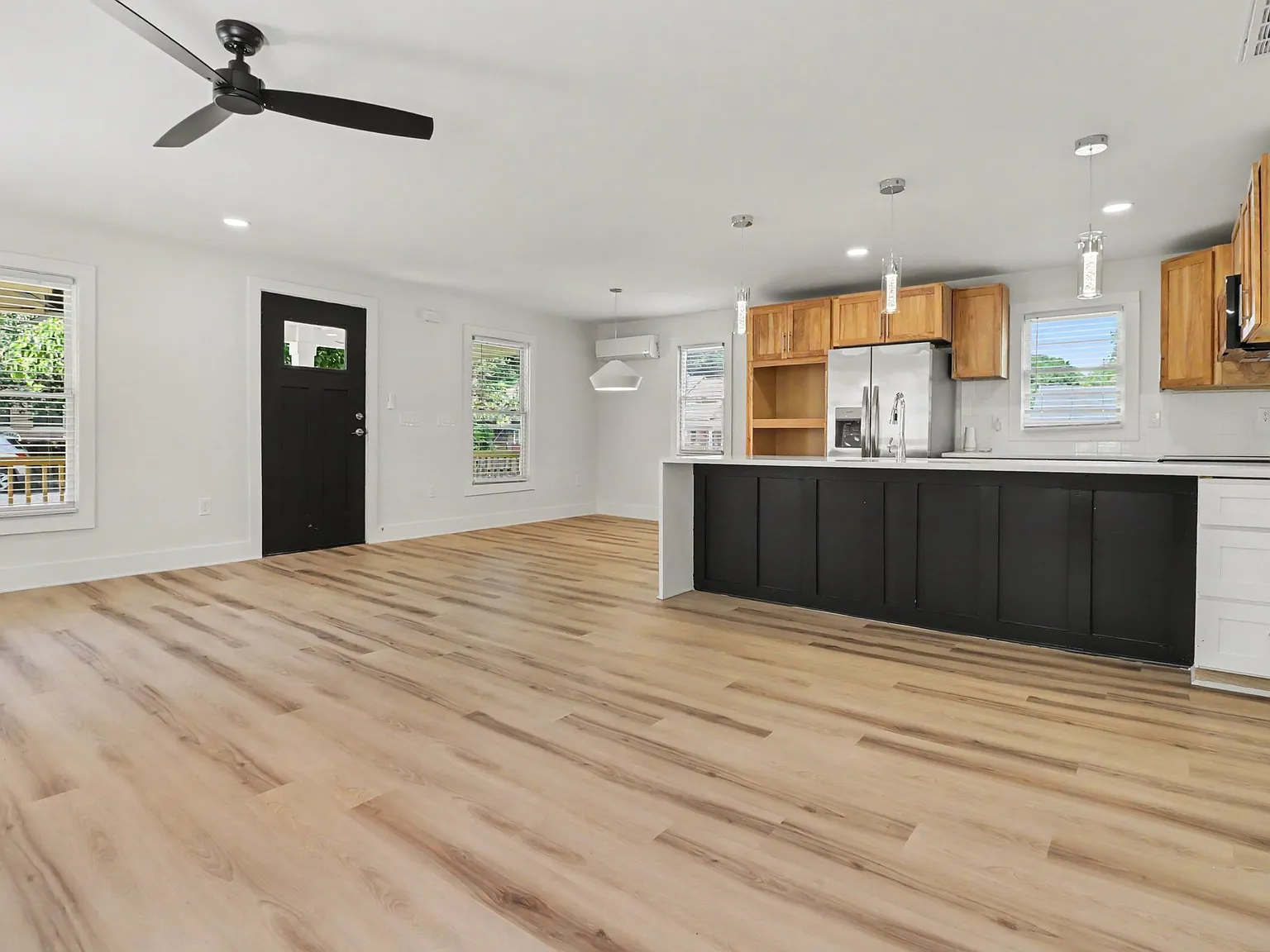 2 bed, 1000 sqft, $2,100 — Photo 1