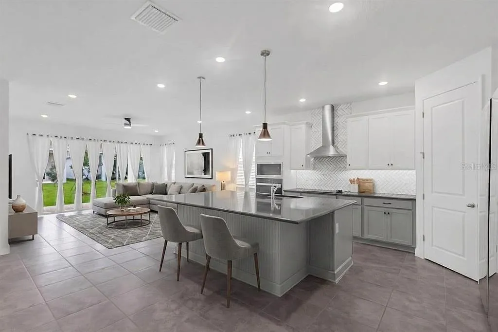 4 bed, 4.0 bath, 2735 sqft, $3,500 — Photo 3