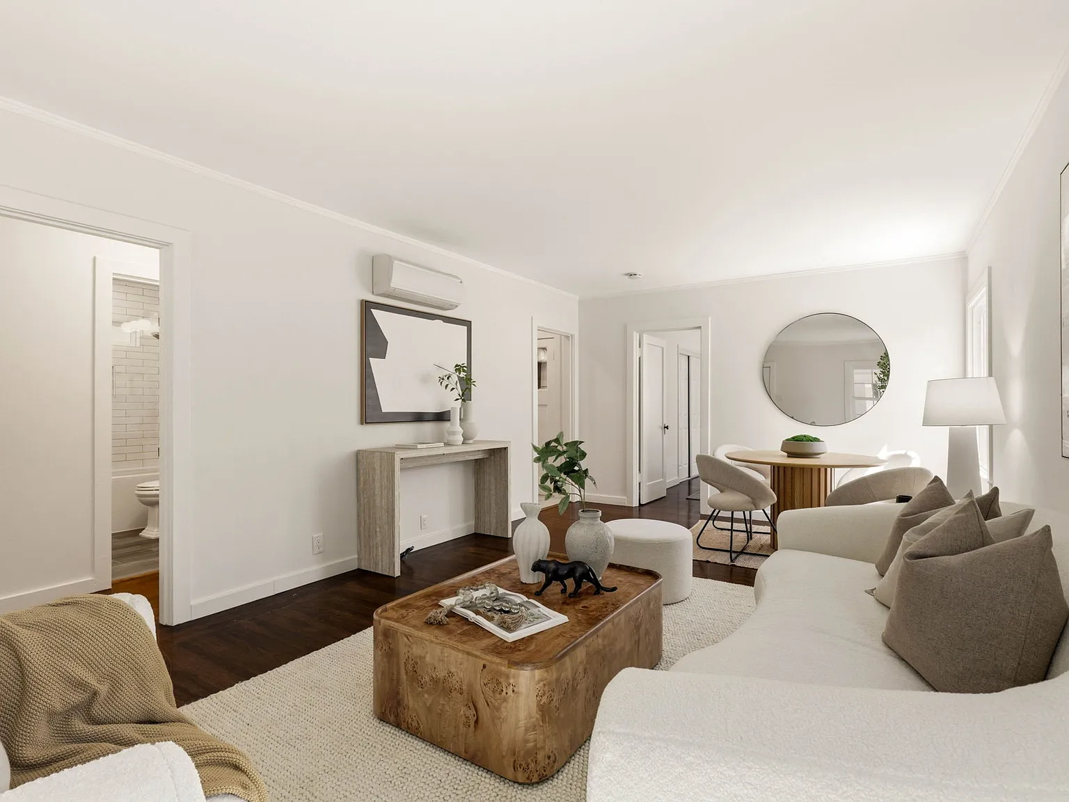 2 bed, 878 sqft, $3,800 — Photo 2