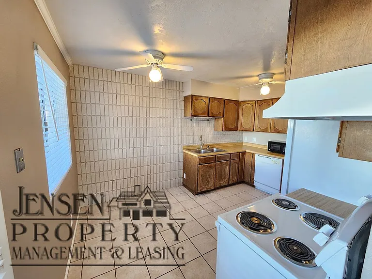 781 N Valley View Dr #1 — Photo 5