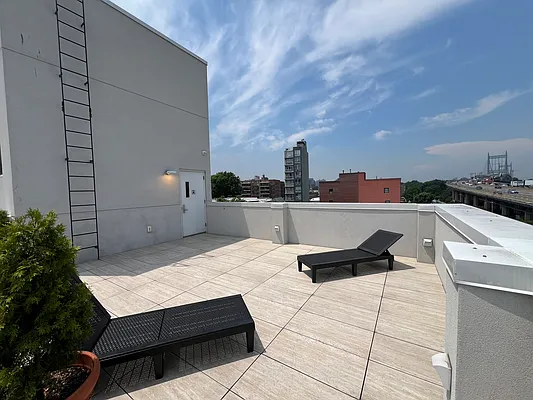 Rented by Realty 2000 Corp | media 2
