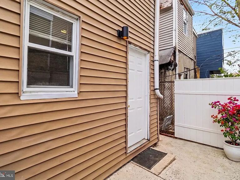 2238 Oakford St — Photo 29