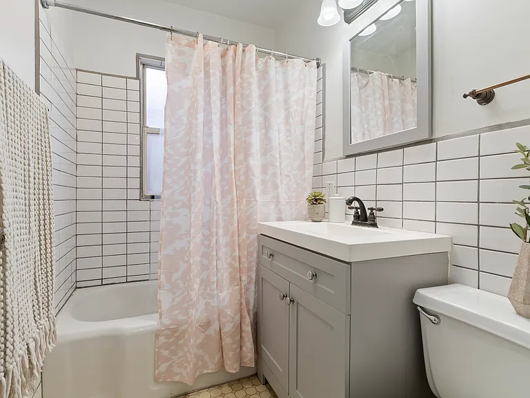 377 N 200 W — Photo 12