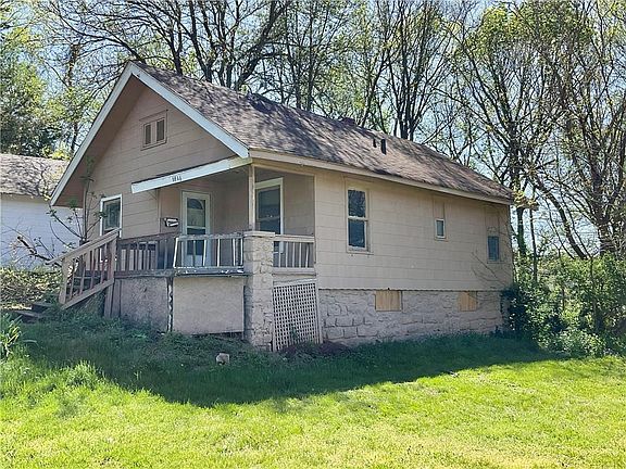 3rd image of 6946 Agnes Ave