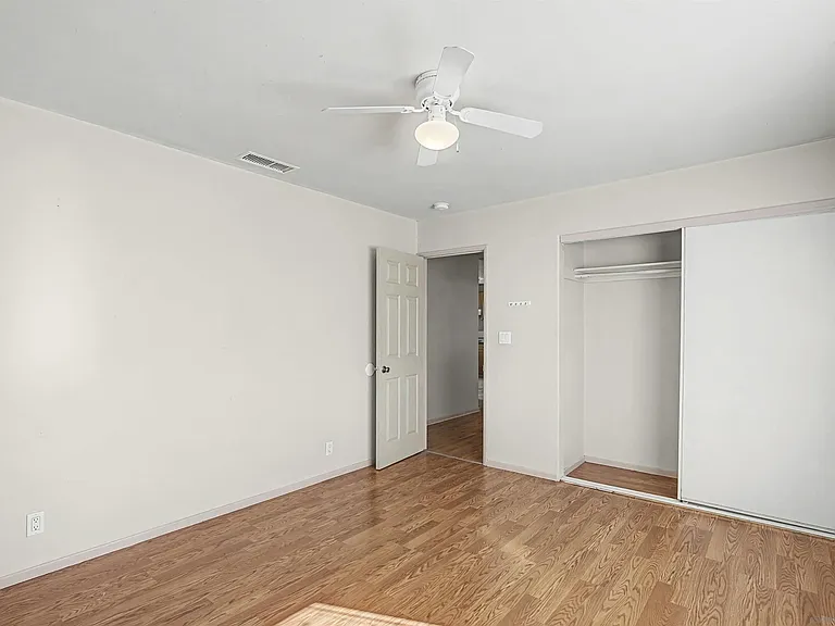 4397-4399 Swift Ave #4 — Photo 9