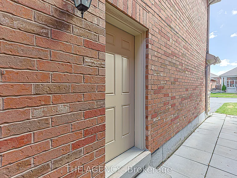 48 Tonner Cres — Photo 37